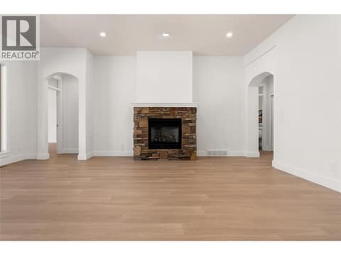 Photo 8 of 153 Mashie Crescent, Predator Ridge, Vernon