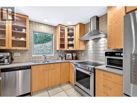 Photo 11 of 233 MONMOUTH Drive, Sahali, Kamloops
