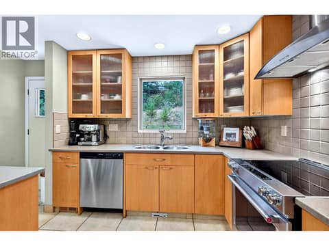 Photo 12 of 233 MONMOUTH Drive, Sahali, Kamloops