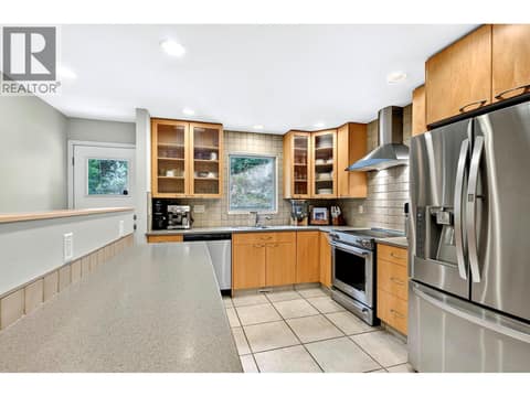 Photo 8 of 233 MONMOUTH Drive, Sahali, Kamloops