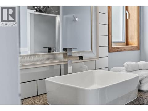 Ensuite bathroom - main suite at 1108 Menu Road, Lakeview Heights, West Kelowna