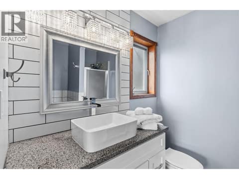 Ensuite bathroom - main suite at 1108 Menu Road, Lakeview Heights, West Kelowna