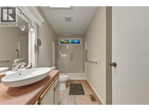 Main home - 4 piece bathroom at 3304 Sidney Crescent, Armstrong/ Spall., Spallumcheen
