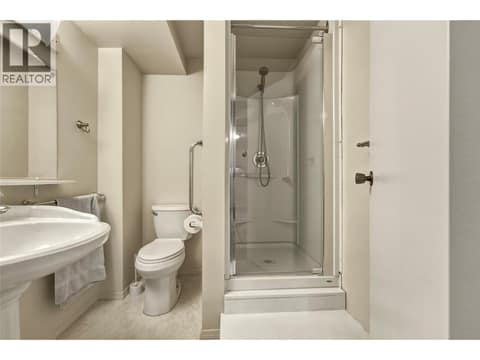 Suite in main home - 3 piece bathroom at 3304 Sidney Crescent, Armstrong/ Spall., Spallumcheen