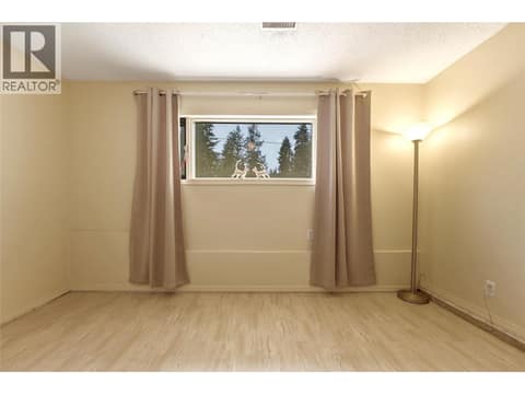 Suite in main home - Bedroom at 3304 Sidney Crescent, Armstrong/ Spall., Spallumcheen