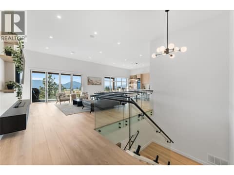 Photo 10 of 2703 HAWTHORN Drive, Wiltse/Valleyview, Penticton