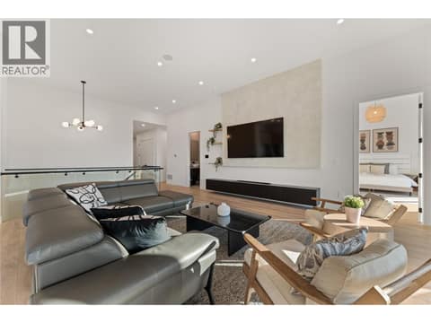 Photo 11 of 2703 HAWTHORN Drive, Wiltse/Valleyview, Penticton