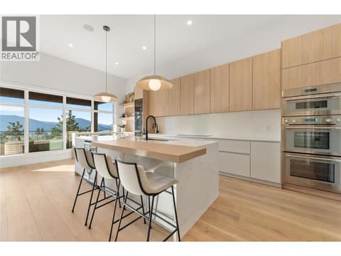 Photo 12 of 2703 HAWTHORN Drive, Wiltse/Valleyview, Penticton