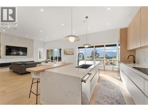 Photo 14 of 2703 HAWTHORN Drive, Wiltse/Valleyview, Penticton