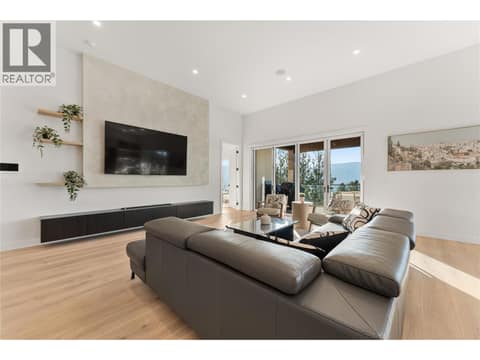 Photo 23 of 2703 HAWTHORN Drive, Wiltse/Valleyview, Penticton