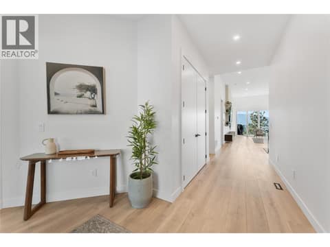 Photo 7 of 2703 HAWTHORN Drive, Wiltse/Valleyview, Penticton