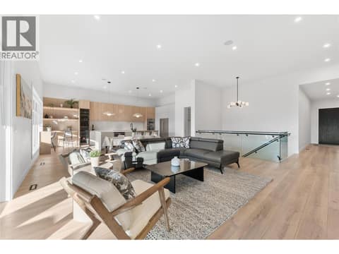 Photo 8 of 2703 HAWTHORN Drive, Wiltse/Valleyview, Penticton