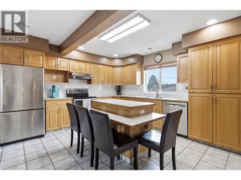 Photo 12 of 908 RENFREW Avenue, North Kamloops