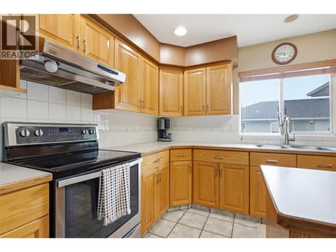 Photo 13 of 908 RENFREW Avenue, North Kamloops