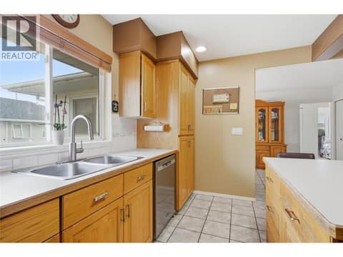 Photo 14 of 908 RENFREW Avenue, North Kamloops