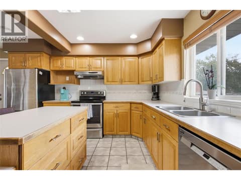 Photo 15 of 908 RENFREW Avenue, North Kamloops