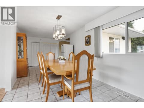 Photo 8 of 908 RENFREW Avenue, North Kamloops