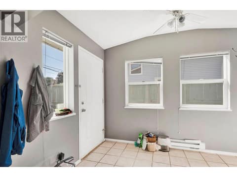 Photo 4 of 1088 WINDBREAK Street, Brocklehurst, Kamloops