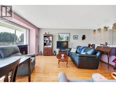Photo 8 of 1088 WINDBREAK Street, Brocklehurst, Kamloops