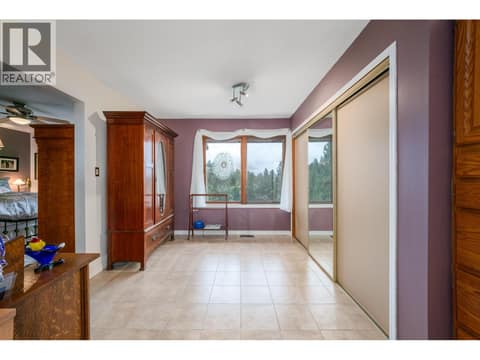 Dressing Room at 771 Cassiar Court, Dilworth Mountain, Kelowna