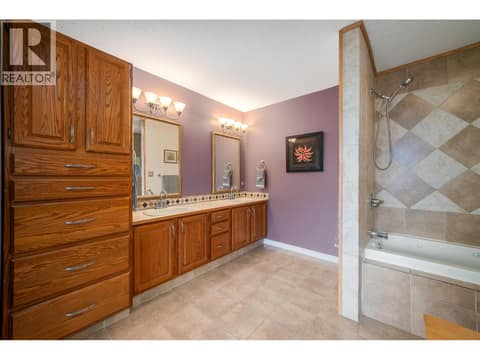 Ensuite at 771 Cassiar Court, Dilworth Mountain, Kelowna