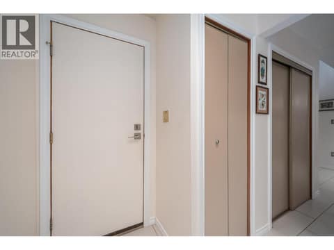 Garage Entry at 771 Cassiar Court, Dilworth Mountain, Kelowna
