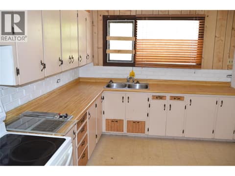 Photo 9 of 147 Oak Road, North Kamloops