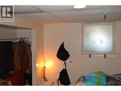 Bed down at 147 Oak Road, North Kamloops