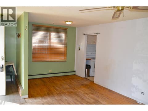 Dining room at 147 Oak Road, North Kamloops