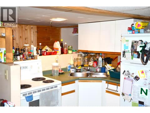 Kitchen down at 147 Oak Road, North Kamloops