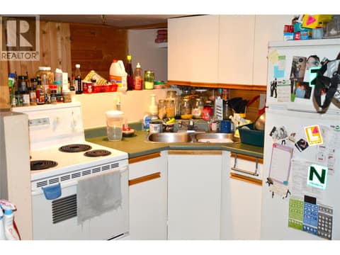 Kitchen down at 147 Oak Road, North Kamloops