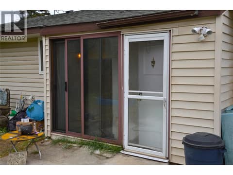 Suite Entry at 147 Oak Road, North Kamloops