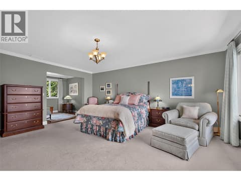 Seating/dressing room attached at 1776 Keloka Drive, West Kelowna Estates
