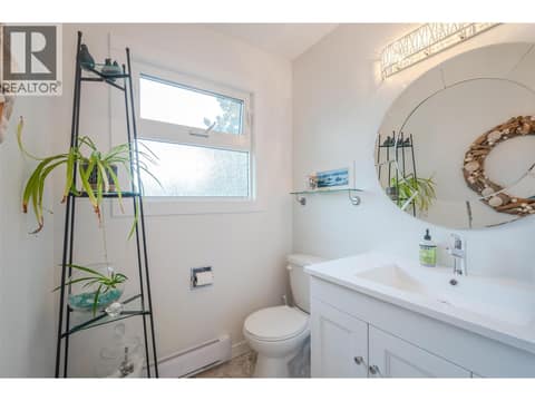 Upstairs 4 pce common bathroom. at 127 Elm Avenue, Main South, Penticton