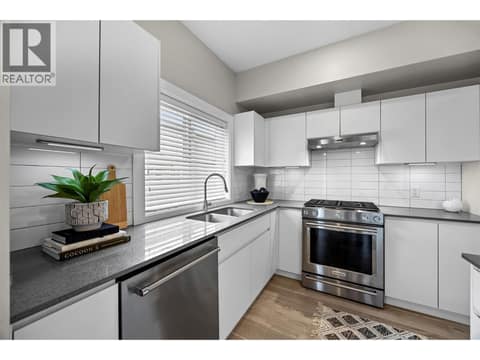 KitchenAid gas range, abundant cabinetry and plenty of counter space for the home chef. at 255 Taylor Road Unit# 18, Rutland South, Kelowna