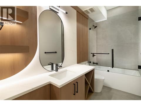 Full lower level bath at 979 Loseth Drive, Black Mountain, Kelowna