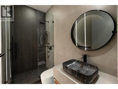 Main Floor Full Bathroom at 979 Loseth Drive, Black Mountain, Kelowna