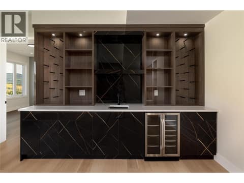 Well appointed Wet Bar at 979 Loseth Drive, Black Mountain, Kelowna