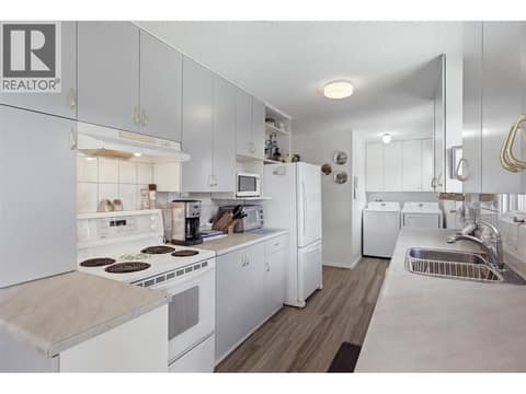 Photo 13 of 1090 Calmar Place, Brocklehurst, Kamloops