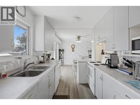 Photo 15 of 1090 Calmar Place, Brocklehurst, Kamloops