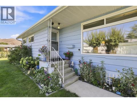Photo 3 of 1090 Calmar Place, Brocklehurst, Kamloops