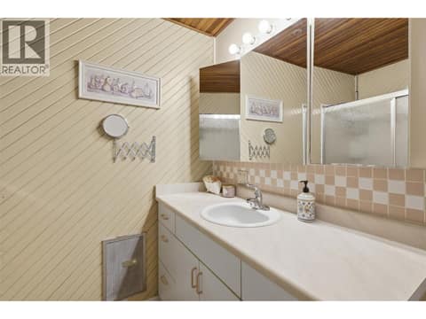 Photo 33 of 1090 Calmar Place, Brocklehurst, Kamloops