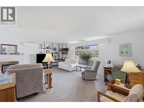 Photo 5 of 1090 Calmar Place, Brocklehurst, Kamloops