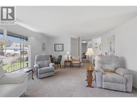 Photo 7 of 1090 Calmar Place, Brocklehurst, Kamloops
