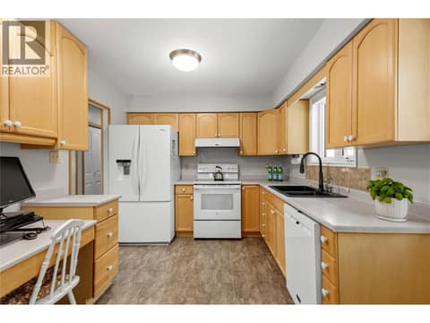Photo 6 of 9181 Alder Street, Main Town, Summerland