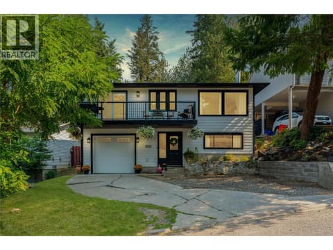 Photo 1 of 3925 Highland Park Crescent, Armstrong/ Spall.