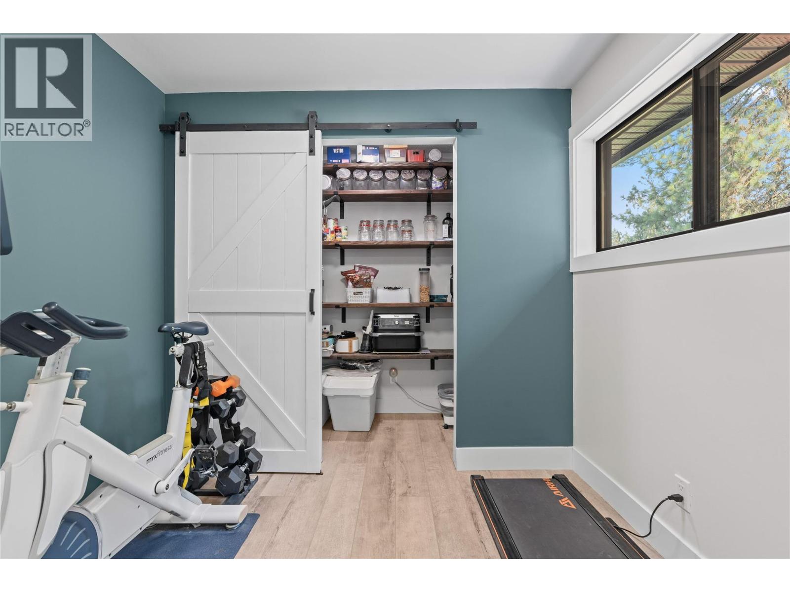 Photo 18 of 3925 Highland Park Crescent, Armstrong/ Spall.