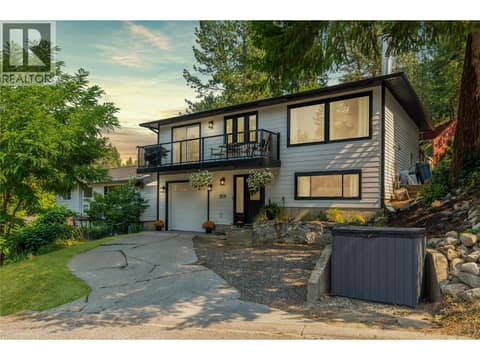 Photo 2 of 3925 Highland Park Crescent, Armstrong/ Spall.