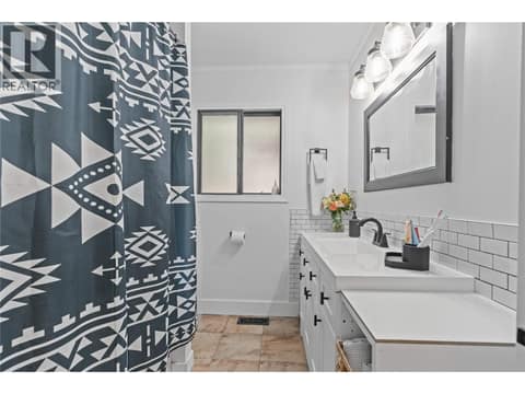 Photo 26 of 3925 Highland Park Crescent, Armstrong/ Spall.