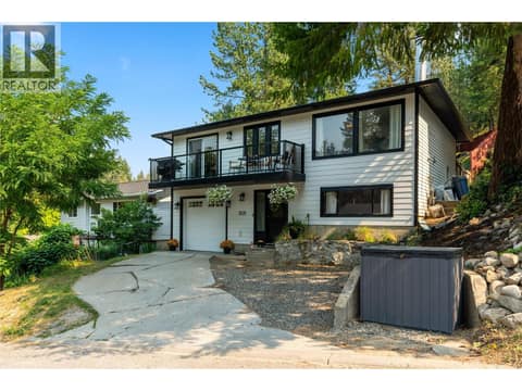 Photo 3 of 3925 Highland Park Crescent, Armstrong/ Spall.